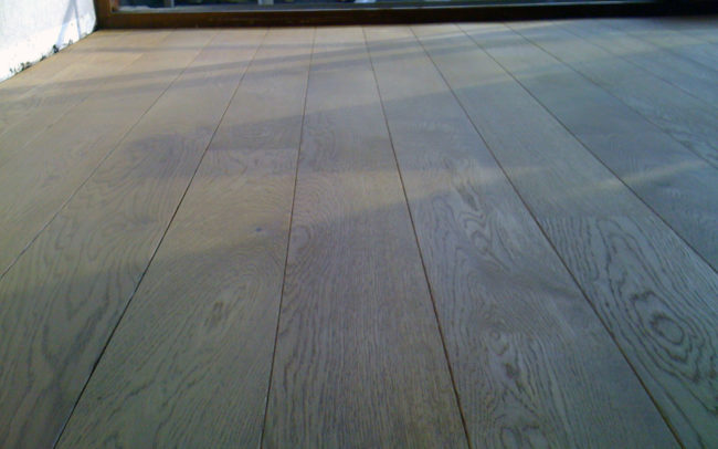 Parquet chêne, vitrification en cours. Brabant Wallon.